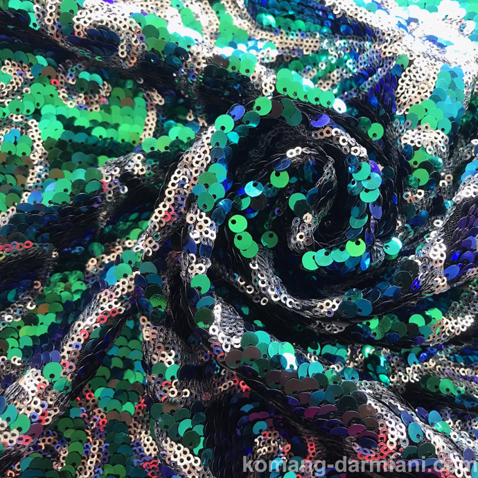 Gambar Sequinned Peacock Colours