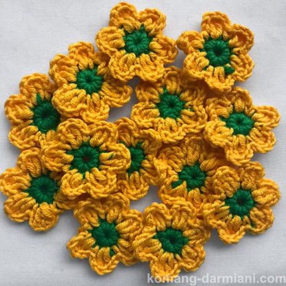 Gambar Crochet Flowers - yellow with a green centre
