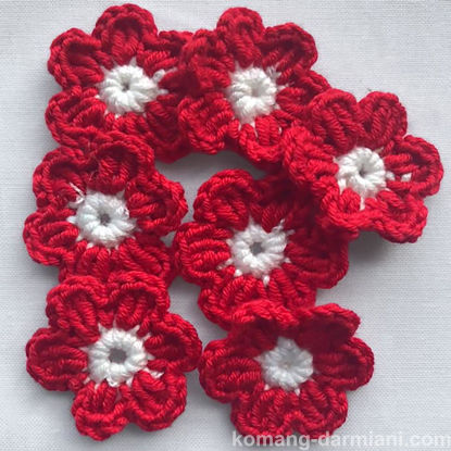 Gambar Crochet Flowers - red with a white centre