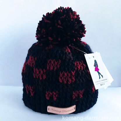 Imagen de Crocheted Winter Pom pom bobble-hat