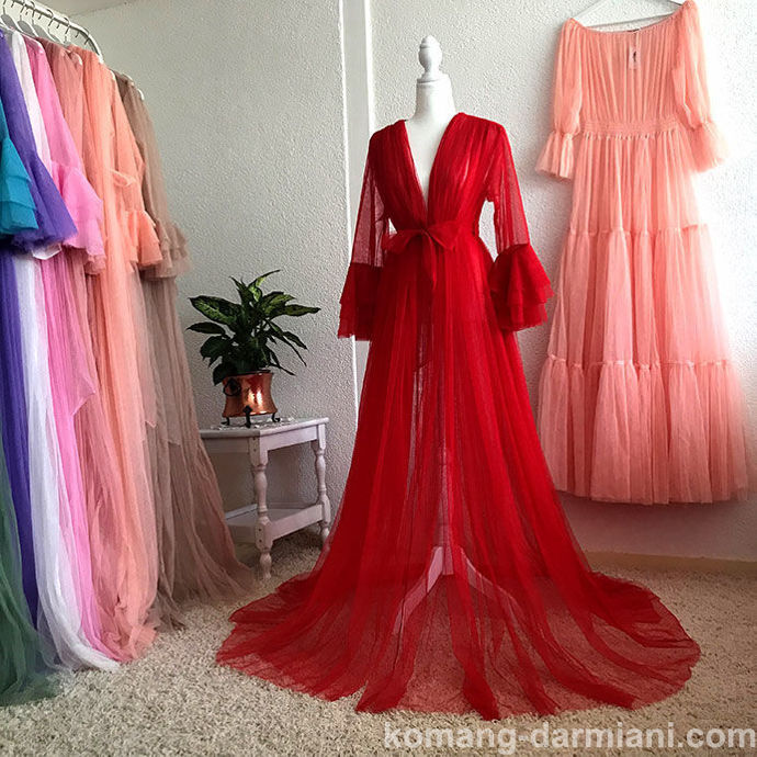 Gambar Elegant Red Tulle Gown for Formal Events | Komang Darmiani