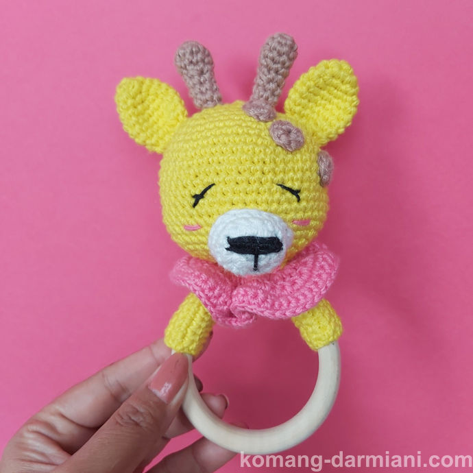 Gambar Crochet Giraffe Rattle Handmade Delight for Babies